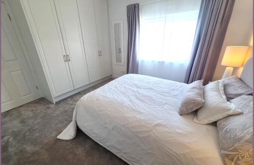 Douglas House | Double & Single Room Options in Quiet, Relaxing Home in Frankfield