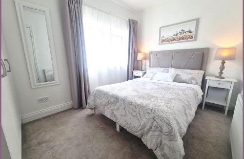 Douglas House | Double & Single Room Options in Quiet, Relaxing Home in Frankfield