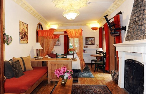 La Mariscal House | Double Suite Deluxe With Chimena
