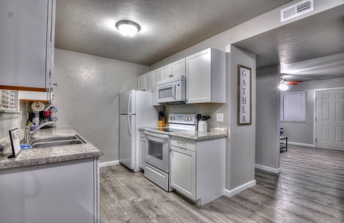 Grand Junction House | Double the Fun w/2 townhouses w/private hot tub!