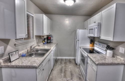Grand Junction House | Double the Fun w/2 townhouses w/private hot tub!