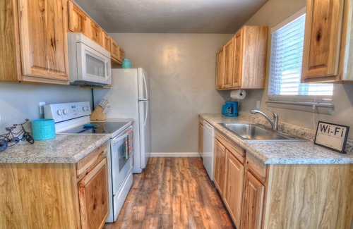 Grand Junction House | Double the Fun w/2 townhouses w/private hot tub!