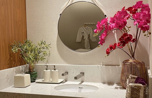Al Mankhool Hotel | DoubleTree by Hilton Dubai M Square Hotel & Residences