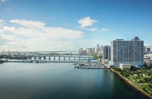 Downtown Miami Hotel | DoubleTree by Hilton Grand Hotel Biscayne Bay