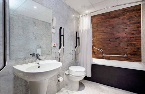 Surrey Docks Hotel | DoubleTree by Hilton London - Docklands Riverside