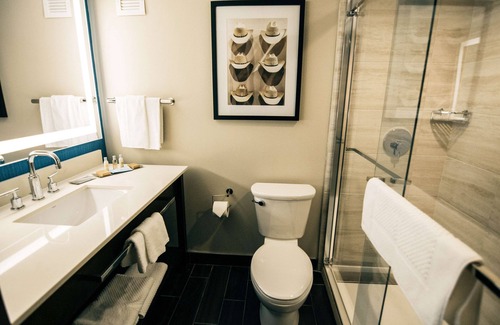 Downtown Hotel | DoubleTree by Hilton Lubbock University Area
