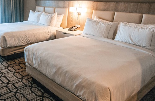 Downtown Hotel | DoubleTree by Hilton Lubbock University Area