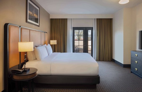 Lexington Hotel | DoubleTree Suites by Hilton Hotel Lexington