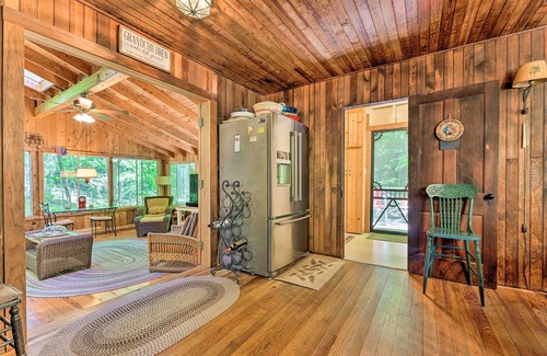 Douglas Cottage | Douglas 'Whispering Winds' Cottage w/Beach!