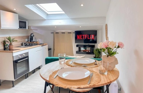 Clermont-Ferrand Apartment | Doux Pavillon - "Le Bohème"- free private parking