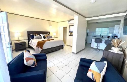 Runaway Bay Hotel | Dove Cove Comfort Suites