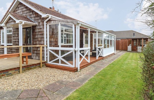Martham Cottage | DOVE'S NEST, family friendly, character holiday cottage in Martham