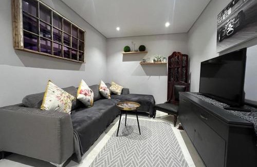 Sea Point Apartment | Doverhurst - Sea Point Cape Town