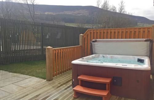 Saddleworth Cottage | DOVESTONE LUXURY LODGES (SLEEPS 4) - PETS WELCOME in Greenfield