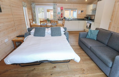 Saddleworth Cottage | DOVESTONE LUXURY LODGES (SLEEPS 6) - PETS WELCOME in Greenfield