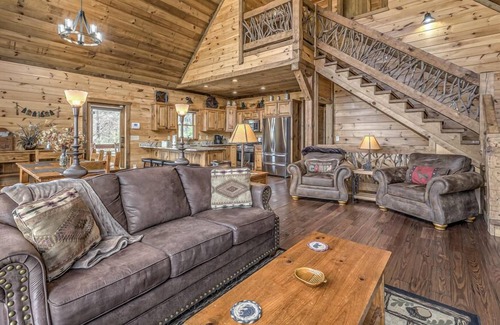 Mineral Bluff Cabin | Down by the River - Pet Friendly | Toccoa River Access | Party Porch