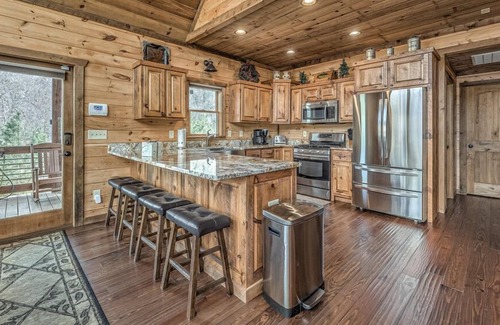 Mineral Bluff Cabin | Down by the River - Pet Friendly | Toccoa River Access | Party Porch