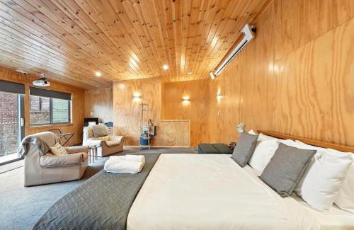 North Hobart Apartment | Down the Lane at 408 - On the North Hobart Strip