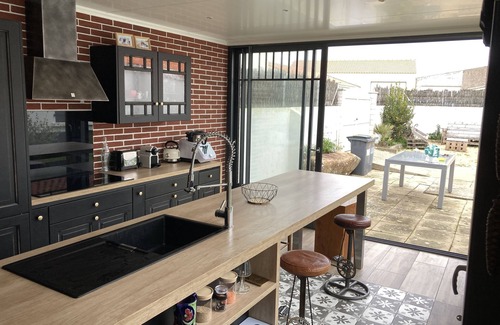 Saint-Gilles-Croix-de-Vie House | Downtown villa with garden