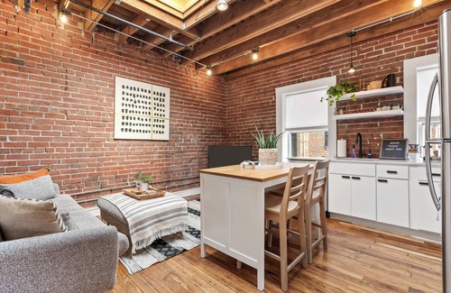 Crossroads Arts District Condo | Downtown 1BR Loft | Crossroads Arts District | Free Parking Spot