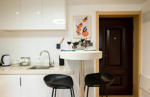 Downtown Shanghai Apartment | Downtown, 3B2B, near Pedestrian St, the Bund, Pearl Tower