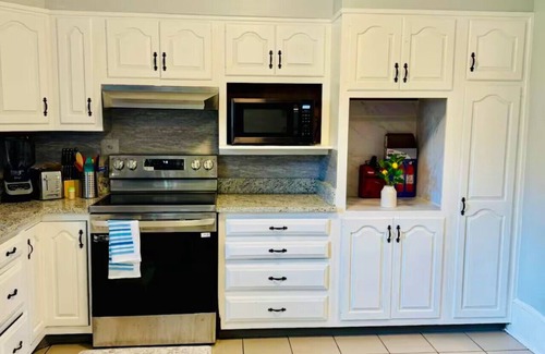 East Riverdale Apartment | Downtown Access Huge Backyard Free Parking