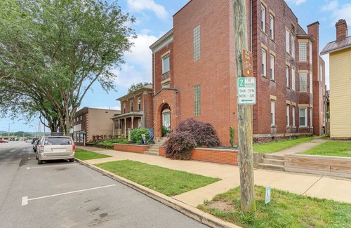 Lancaster Apartment | Downtown Apt: 23 Mi to Hocking Hills State Park