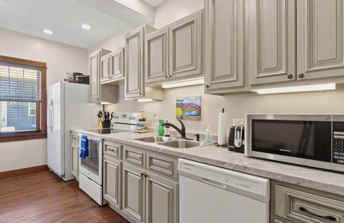 West Central Apartment | Downtown Apt w/Free parking by Parkview Field