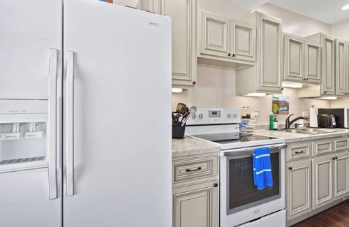West Central Apartment | Downtown Apt w/Free parking by Parkview Field