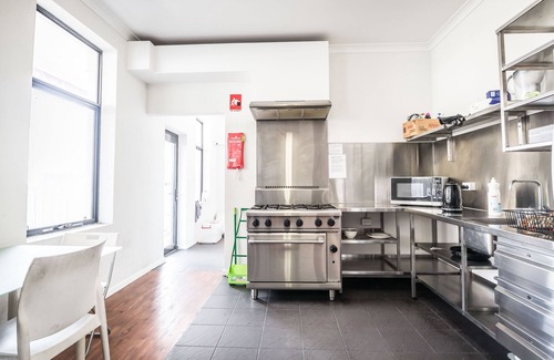 East Perth Hostel | Downtown Backpackers Hostel - note - Valid Passport required for check in
