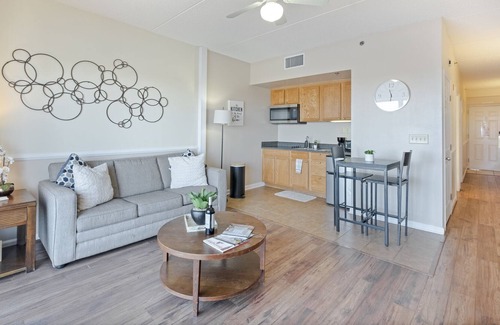 Downtown Wilmington Condo | Downtown - Balcony overlooks river - Free parking