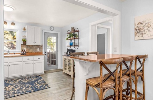 Buford Apartment | Downtown Buford Walkable Fall Getaway