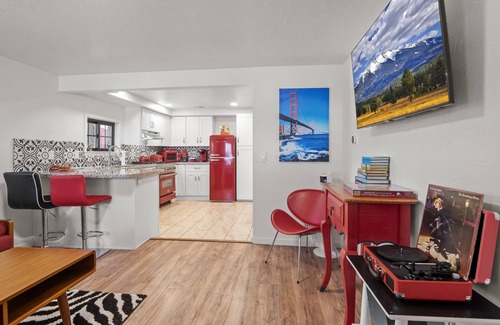 Williams House | Downtown Burgundy Bungalow w/Fully Fenced Yard, AC, W/D, 3 Smart TVs, Fast WiFi