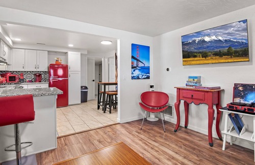 Williams House | Downtown Burgundy Bungalow w/Fully Fenced Yard, AC, W/D, 3 Smart TVs, Fast WiFi