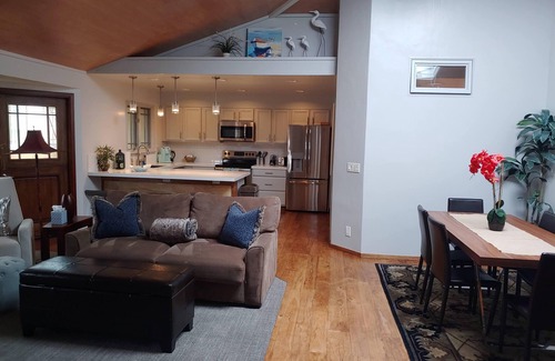 Northwest Carmel Condo | Downtown Carmel - Walk To Everything! - 2BR/1BA Exec Suite "B"