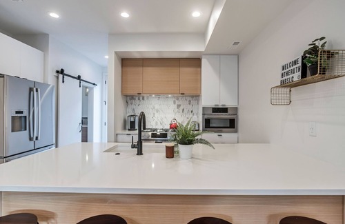 People's Freeway House | Downtown Central 9th SLC Loft Walk or Trax to Convention Center