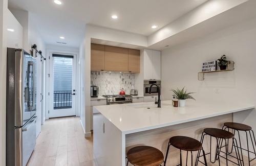 People's Freeway House | Downtown Central 9th SLC Loft Walk or Trax to Convention Center