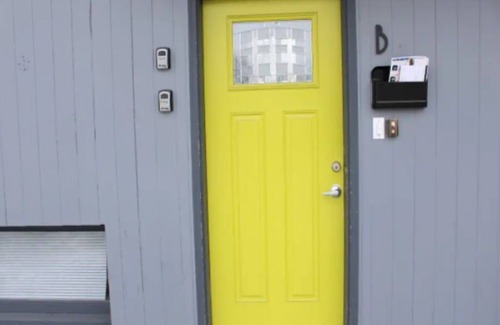 South Addition Apartment | Downtown Charming Walkabout 2brm apt-PETS Welcome-sleeps 8