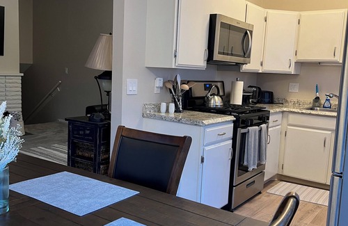 South Addition House | Downtown Coastal Trail 2 BDR 1 BTH Sleeps 2-6