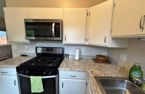 South Addition House | Downtown Coastal Trail 2 BDR 1 BTH Sleeps 2-6