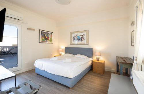Plaka Apartment | Downtown Cocoon with Roof Deck