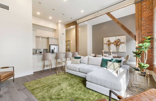 Central Business District Condo | 🛎DOWNTOWN Condo You've Been LOOKING For! Glam+Historic Charmer+Private Balcony= Everything!