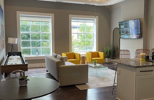 Macon Apartment | Downtown Cozy King Bed Loft FREE PRIVATE PARKING!