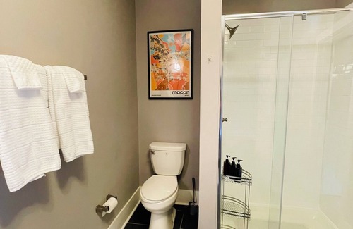 Macon Apartment | Downtown Cozy King Bed Loft FREE PRIVATE PARKING!