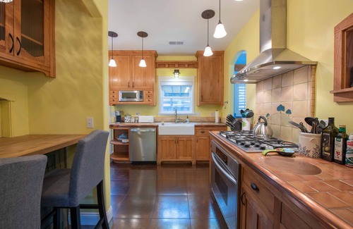 Paso Robles House | Downtown Craftsman Style home is Colorful and Comfy, Walk to Everything!