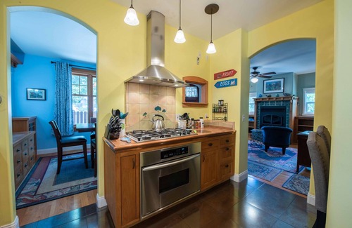 Paso Robles House | Downtown Craftsman Style home is Colorful and Comfy, Walk to Everything!