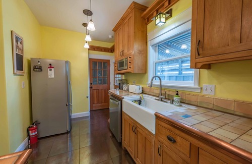 Paso Robles House | Downtown Craftsman Style home is Colorful and Comfy, Walk to Everything!