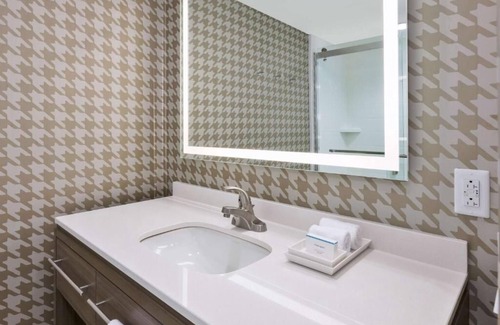 Wilmington Hotel | Downtown Delight! Onsite Pool, Pets Allowed, Parking, Near Mayfaire Towncenter!
