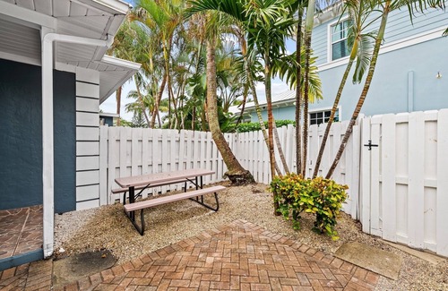 Highland Park Delray Villa | Downtown Delray Studio With Private Yard.