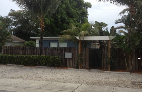 Highland Park Delray Villa | Downtown Delray Studio With Private Yard.